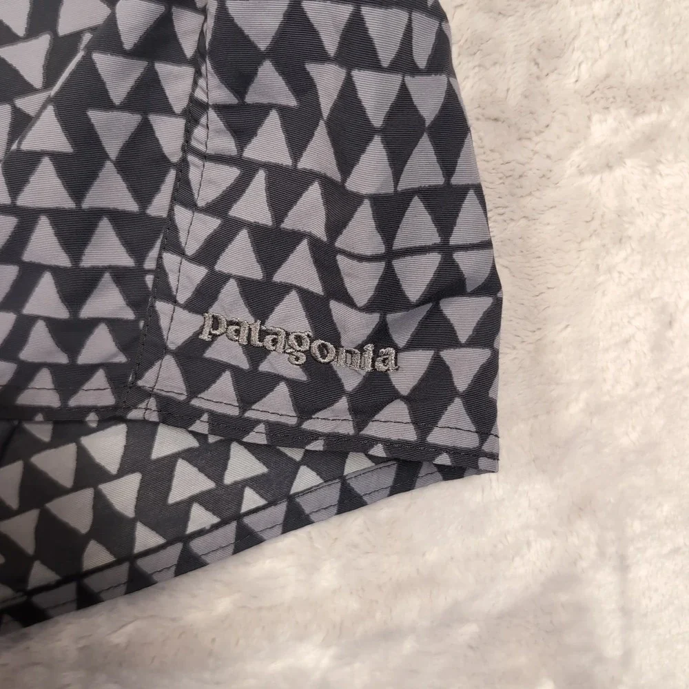 Patagonia Board Shorts Mens 32x9 Grey Geometric Cargo Pocket Swim Trunks